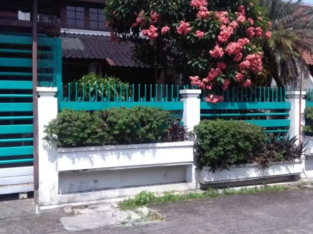 RUMAH LAMA STRATEGIS DI KOMPLEK BATU INDAH DEKAT BATUNUNGGAL DEKAT TOL BUAHBATU