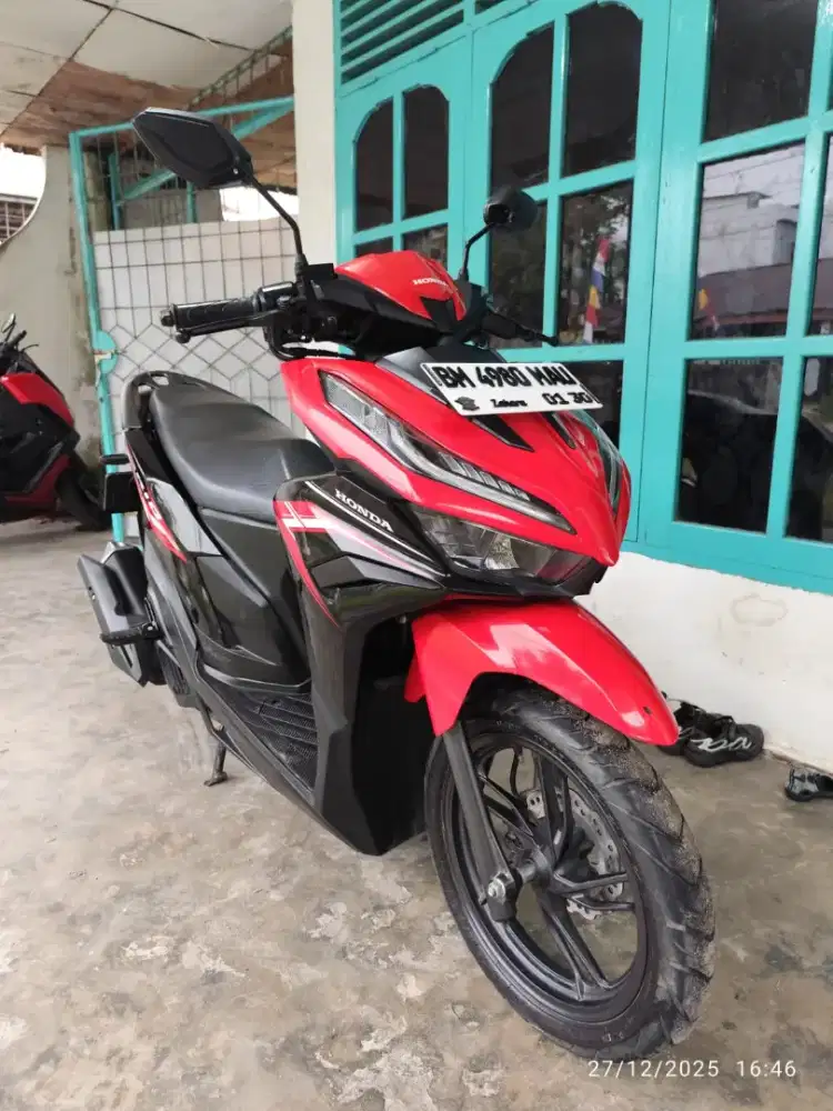 Si ganteng tampil yg lain mundur dulu