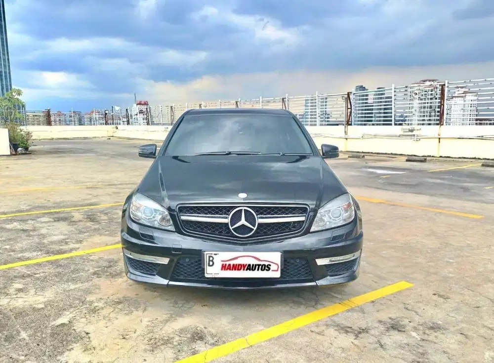 Mercedes Benz C200 Avantgarde Tahun 2010 Automatic Hitam Metalik
