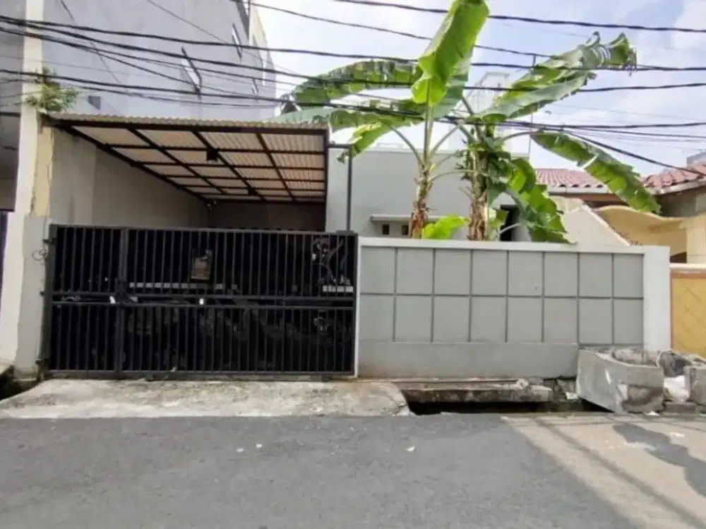 Rumah Strategis di Karbela Setiabudi, Cocok untuk Kost Ekslusif