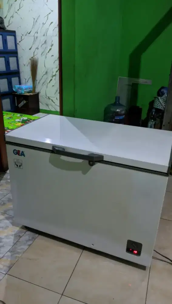 dijual cepat frezer box gea