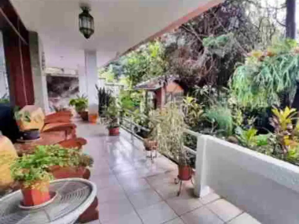 Rumah nyaman halaman luas komplek strategis Dago Bandung SHM akses mudah jarang ada siap huni nego