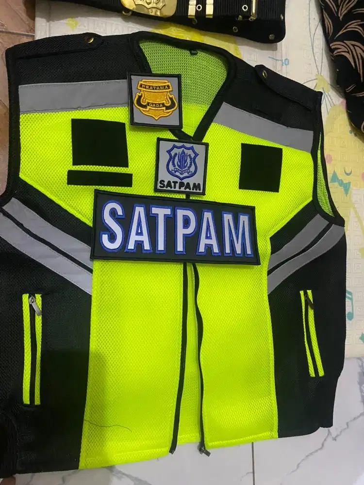 Rompi satpam ukuran jumbo