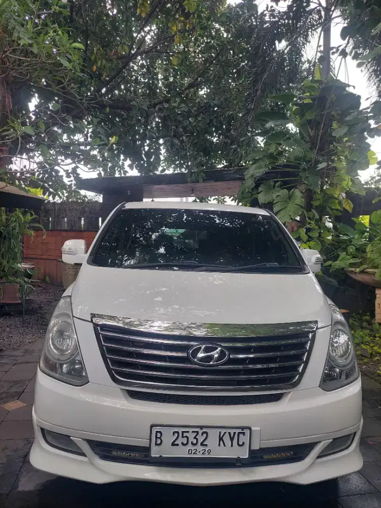 Hyundai H1 2012 matic bensin type tertinggi royal