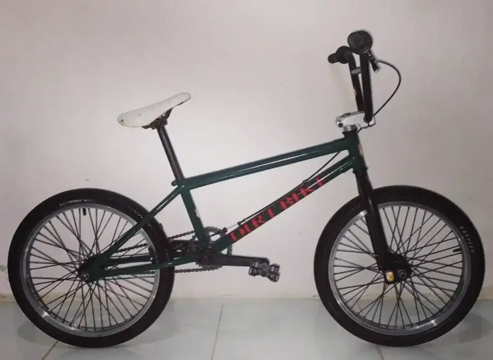 SEPEDA BMX MIDSCHOOL HOMLES