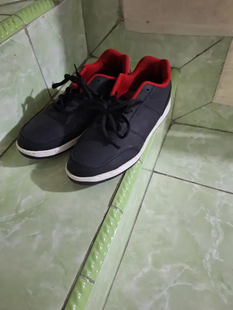 Sepatu Sneakers