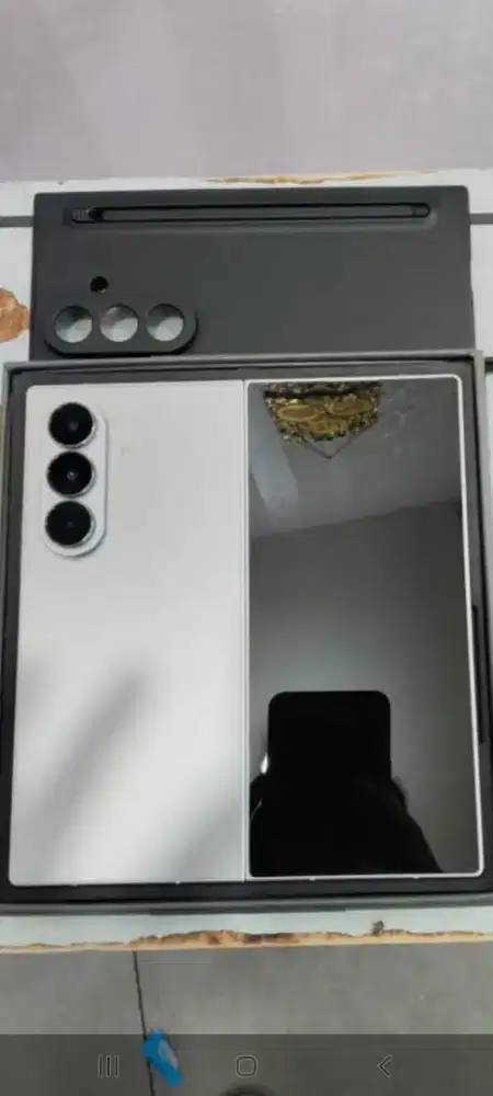 Z Fold 7 12/256 mulus lengkap garansi smape bulan 8 2026