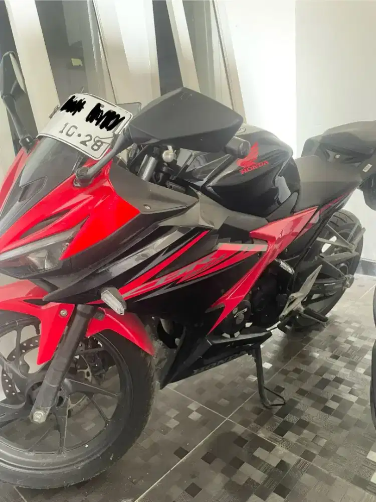 Di jual CBR 2018 pajak panjang seperti baru