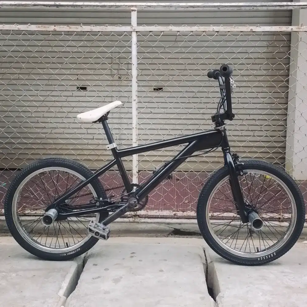 SEPEDA BMX MIDSCHOOL FLATLAND