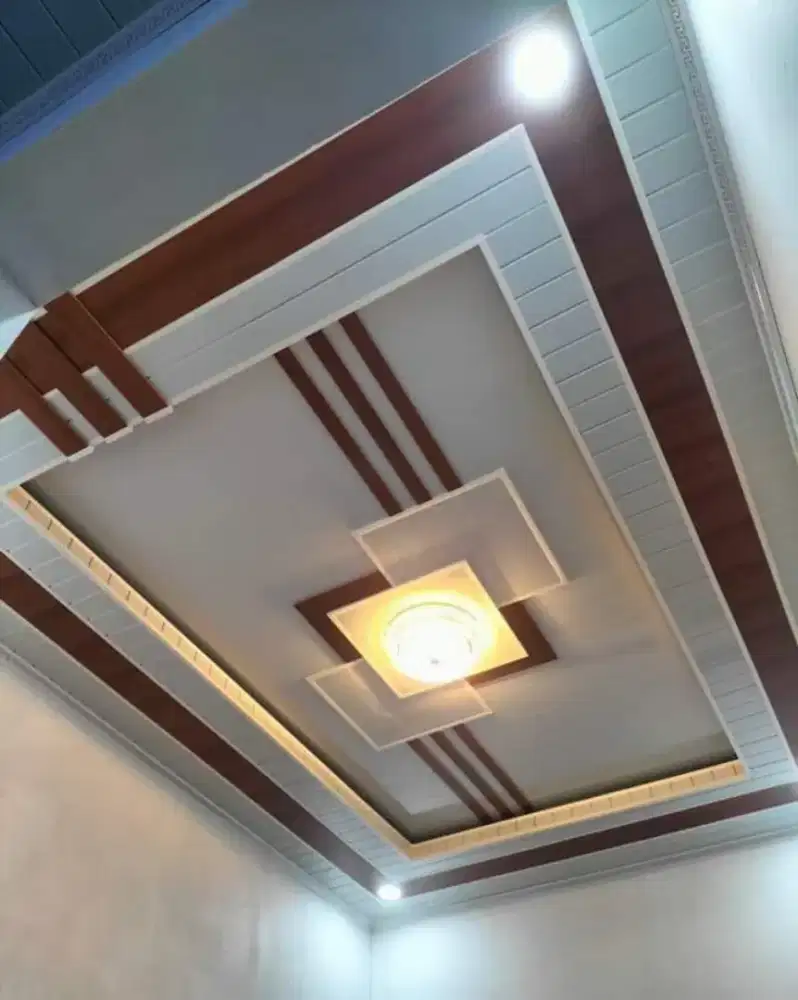 Plafon PVC dan kanopi terpasang