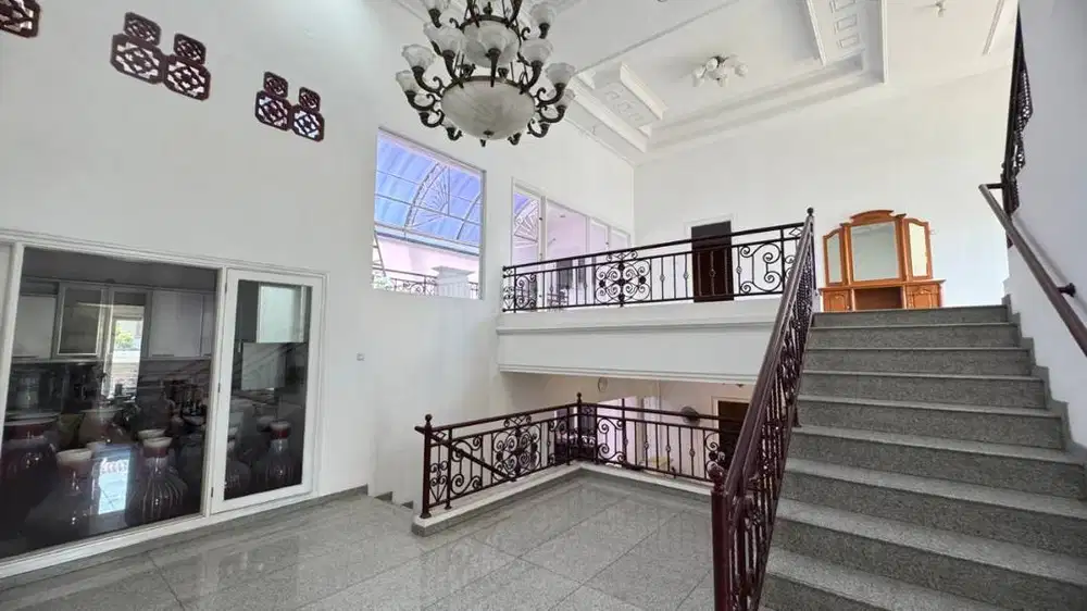 Dijual Rumah 3 Lantai Komersial Area Raya Citraland Vila Taman Gapura