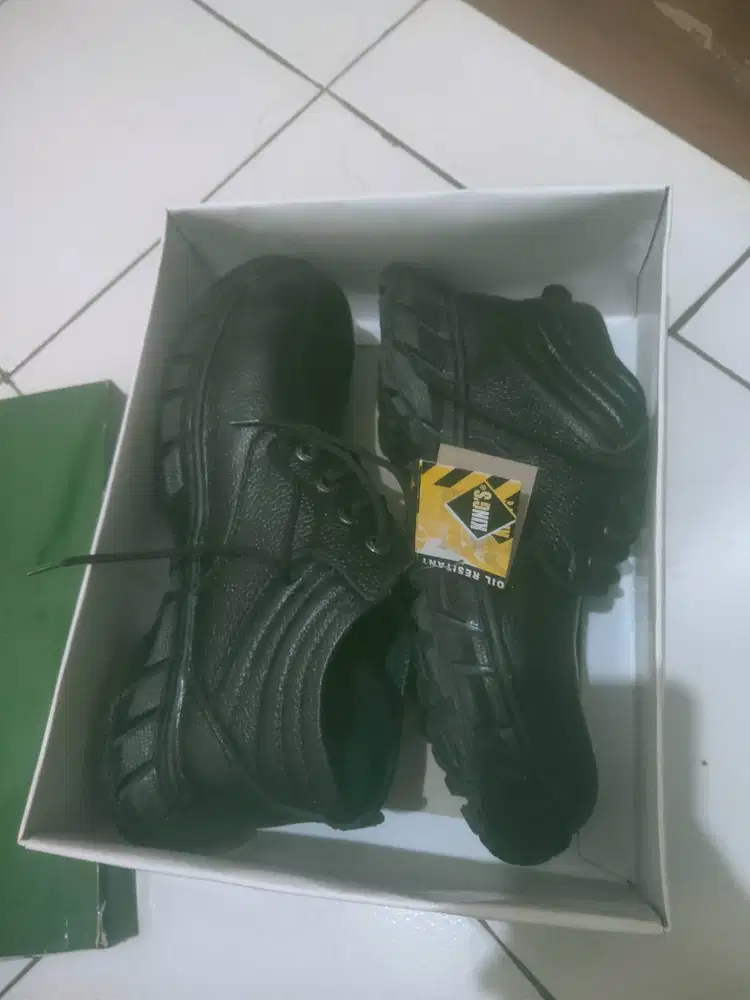 Sepatu safety kings ukuran 42