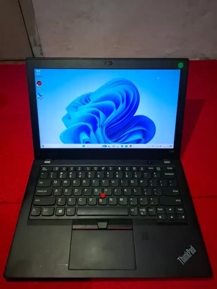 Lenovo Thinkpad X280 
Intel Core i5- Gen8
