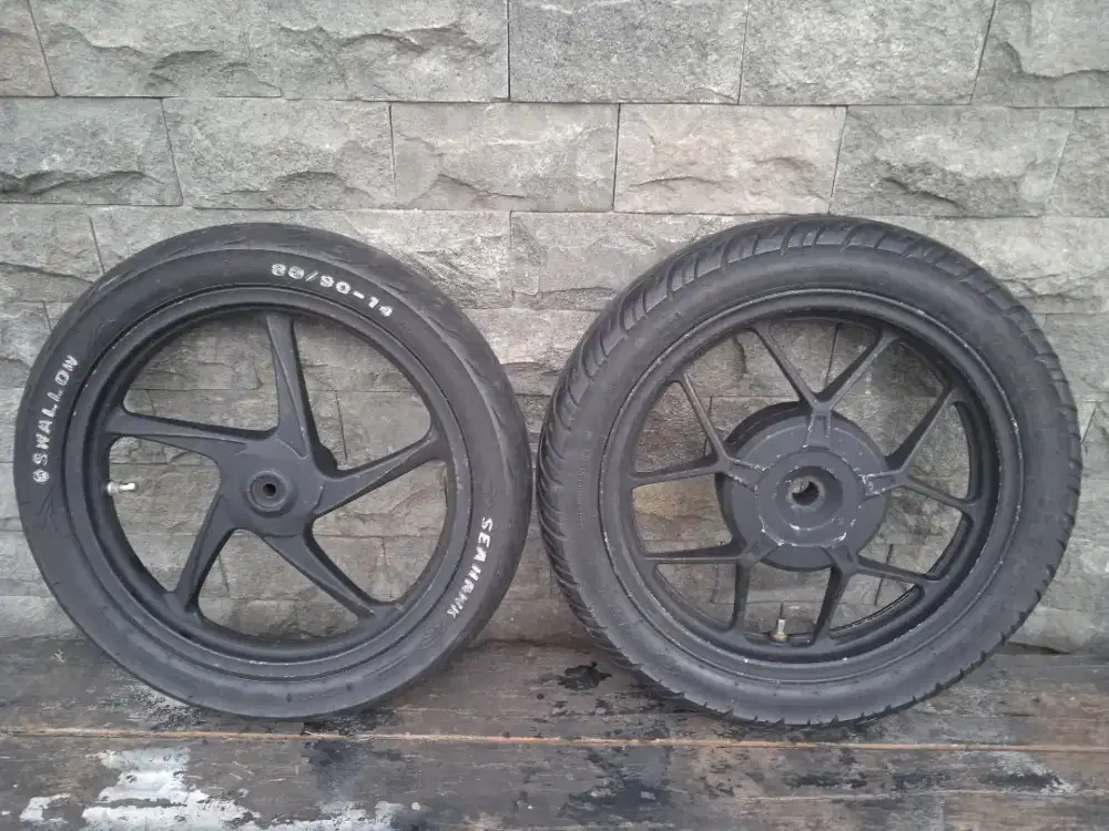 ban dan velg motor vario