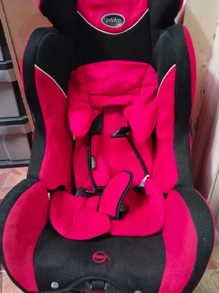 Car seat merah bayi