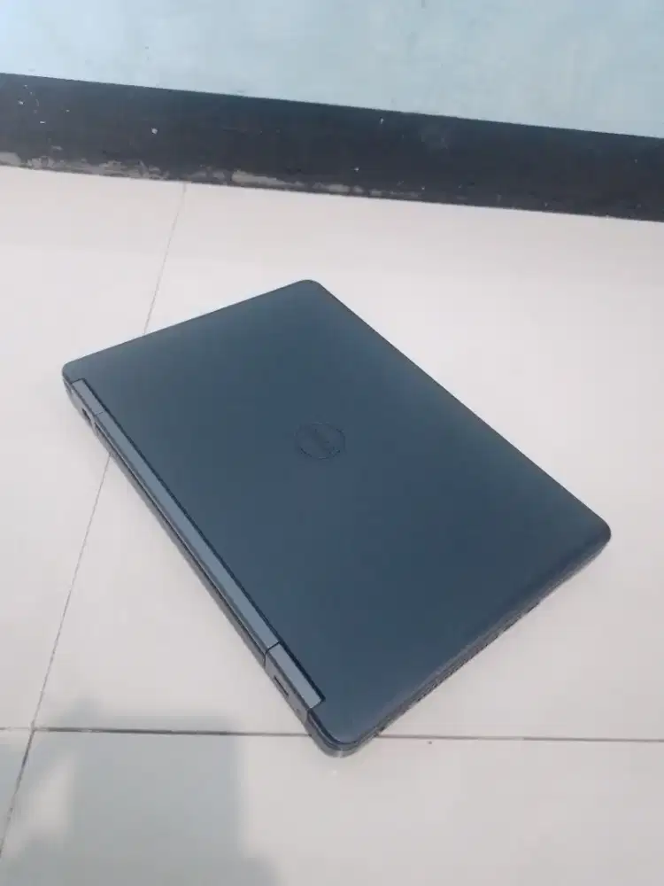 Laptop dell slim ( corei5 gan 4 ) Normal Mulus siap pakai