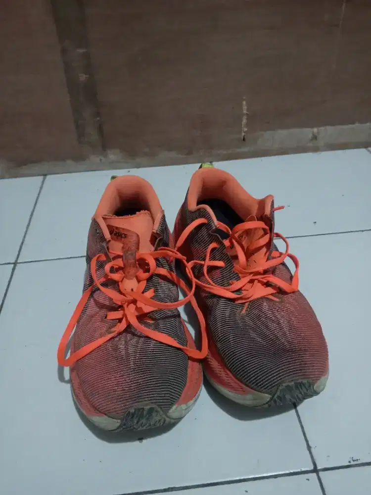 Sepatu Running ASICS – Second / Minus Pemakaian (Masih Enak Lari)