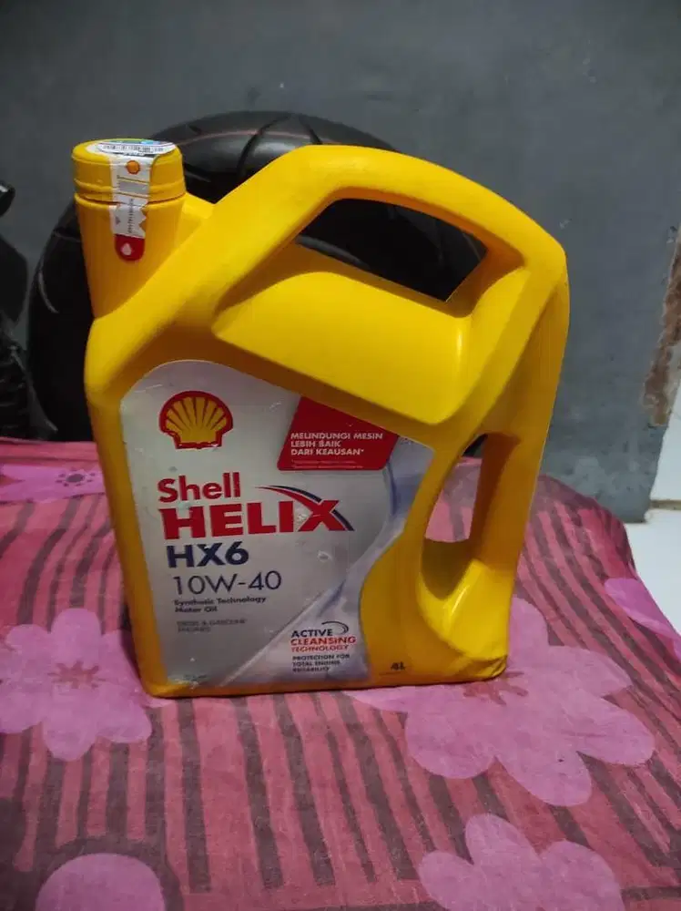 Shell Helix HX6 10W-40 (4L) Oli Mesin Mobil