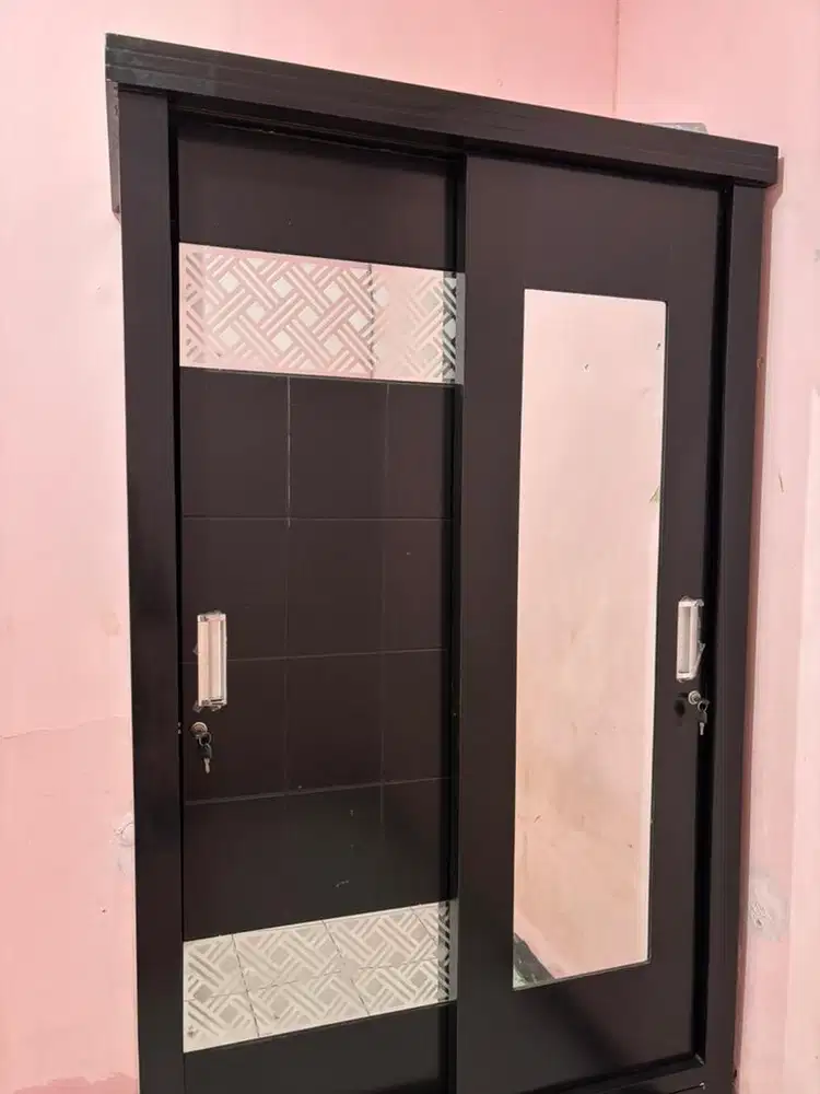 Preloved Lemari pakaian kayu sliding ukuran 200x110