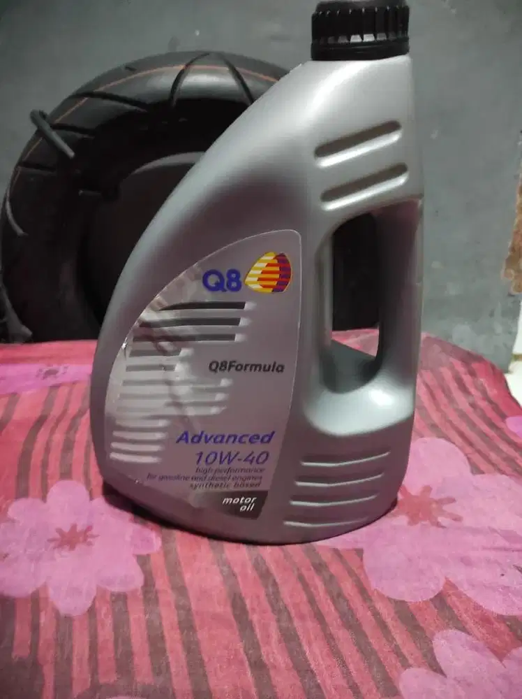 Q8 Oli Mobil SAE 10W/40 isi 4 Liter