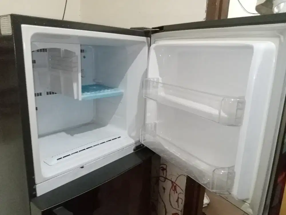 Di jual kulkas merk Samsung kondisi normal