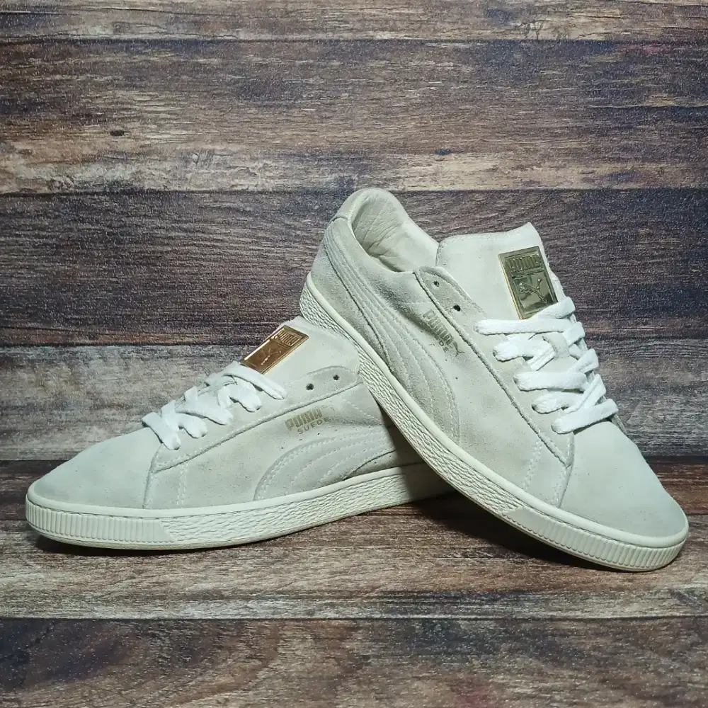 Sepatu Puma Suede Classic Metal Badge 'White Team Gold'