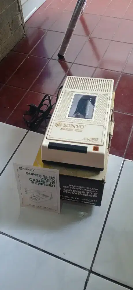 Dijual Barang Elektronik Retro_VHS Tape Rewinder Merk Kinyo M-63B