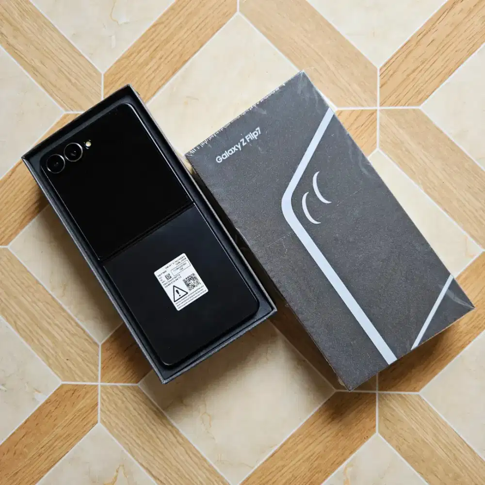 Samsung Galaxy Z Flip 7 5G 12/256 Second pemakaian ± 2 bulanan