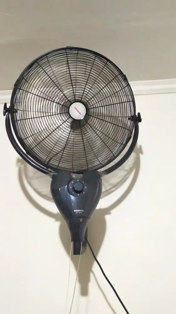 Dijual Murah 2 set Kipas Angin Dinding 20 dan Kipas Angin Berdiri 16