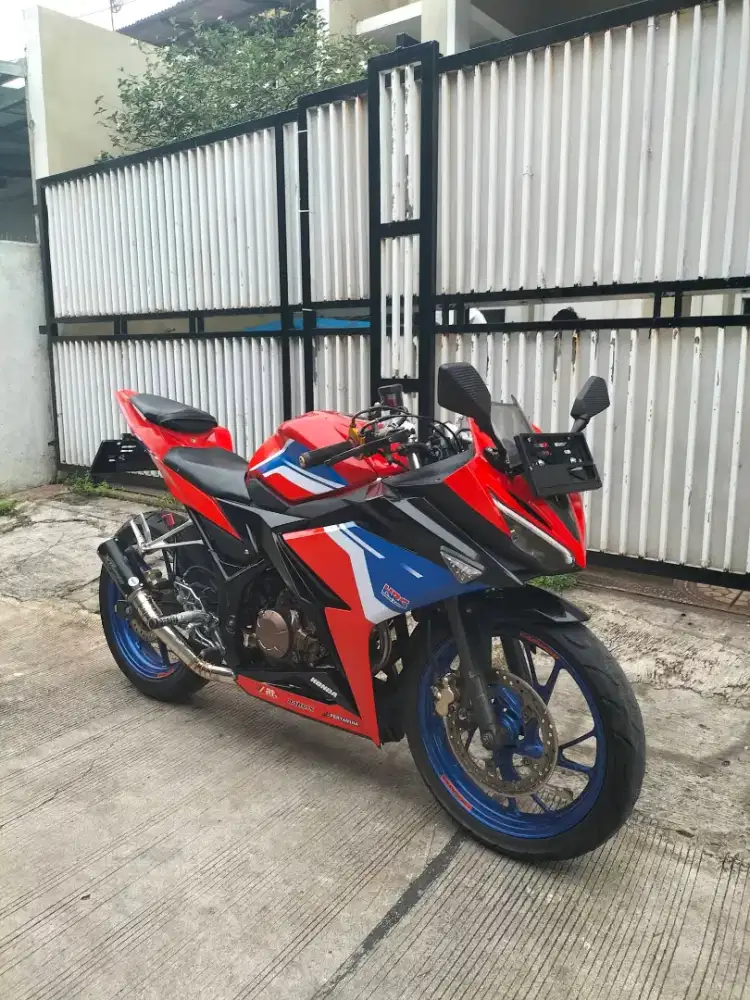 Honda CBR 150R DD CW Facelift 2016 Mulus Lengkap Ganteng Pajak Telat!