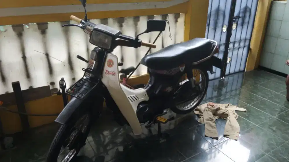 SUZUKI RC 100 TAHUN 1995