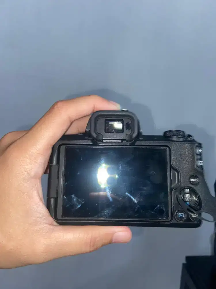 Jual kamera Canon m50