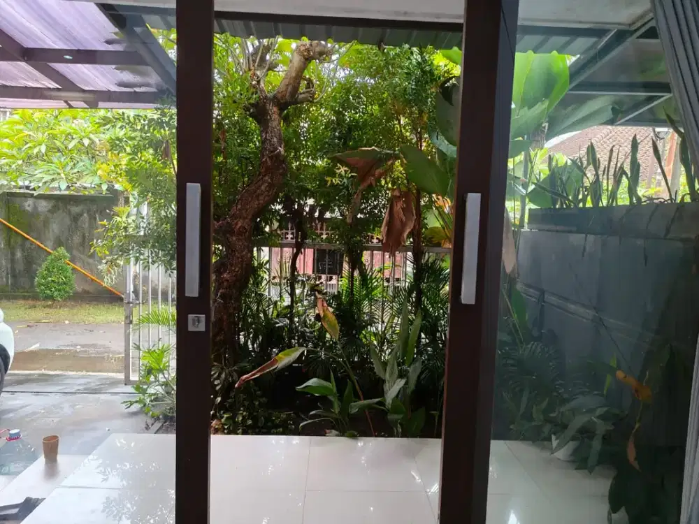 FOR RENT 3BR KAWASAN STARTEGIS SEMI FURNISHED DI PUSAT KOTA RENON
