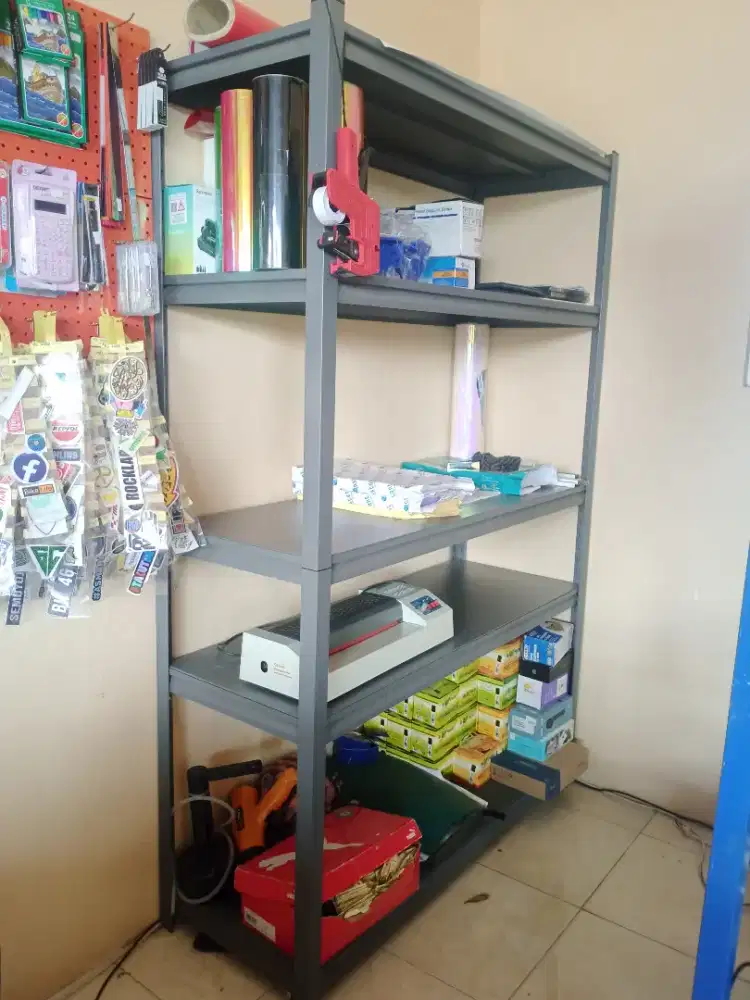 Rak besi besar merk KRISBOW