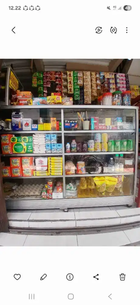 Etalase bekas warung