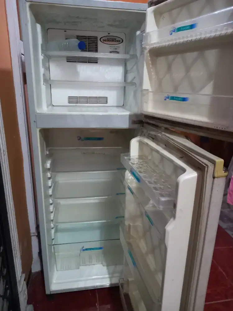 KULKAS 2 PINTU_ TOSHIBA