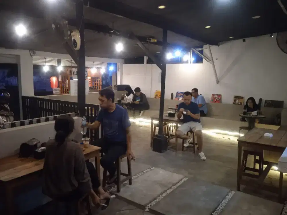 Crew Outlet Kedai Kopi