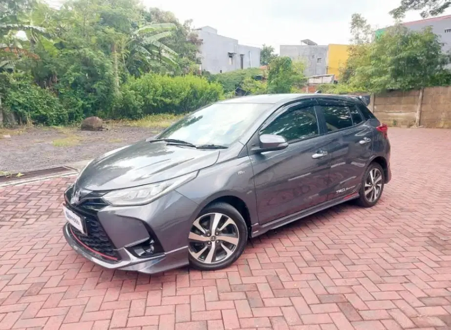 DP MURAH Yaris 1.5 TRD Sportivo Bensin Matic 2021 Abu-Abu JI