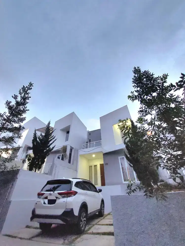 DISEWAKAN RUMAH SEPERTI VILA