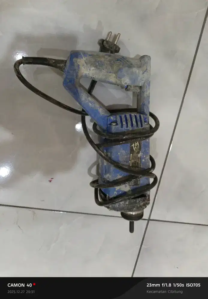 Mesin concrete vibrator untuk perata cor rumah