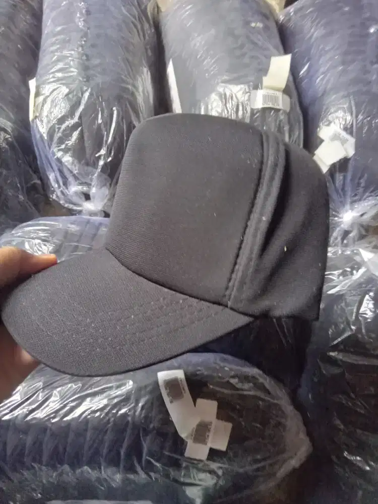 DIJUAL BORONGAN SEMUA TOPI HITAM POLOS