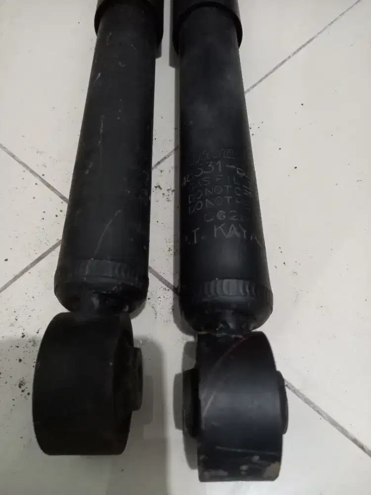 Shock kelakang mobil granmex copotan