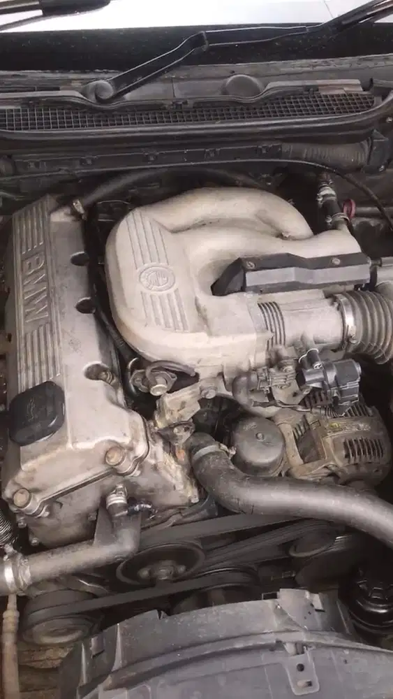 BMW 318i 1998 Bensin