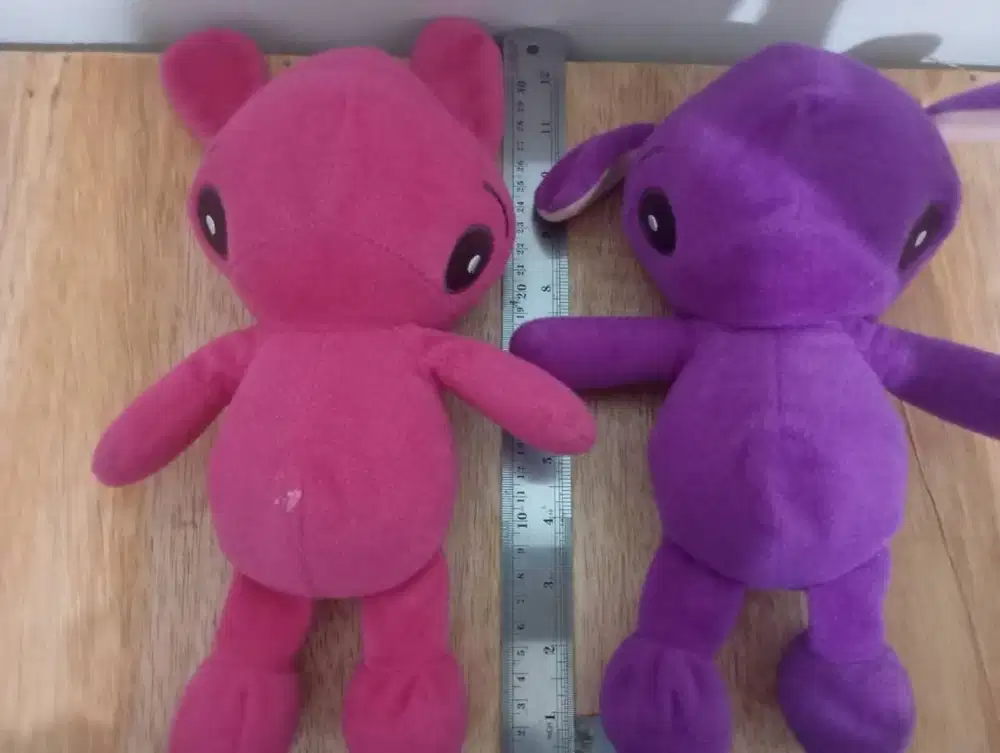 Boneka Dua kelinci kembar