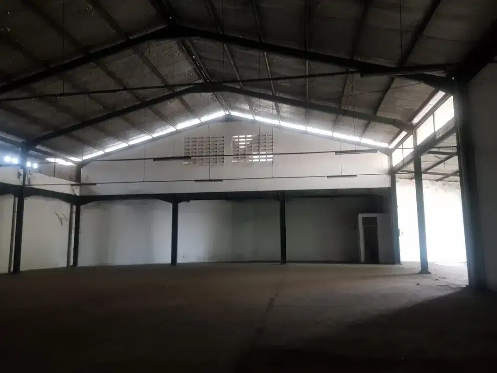 DI SEWAKAN GUDANG DI SOEKARNO HATTA