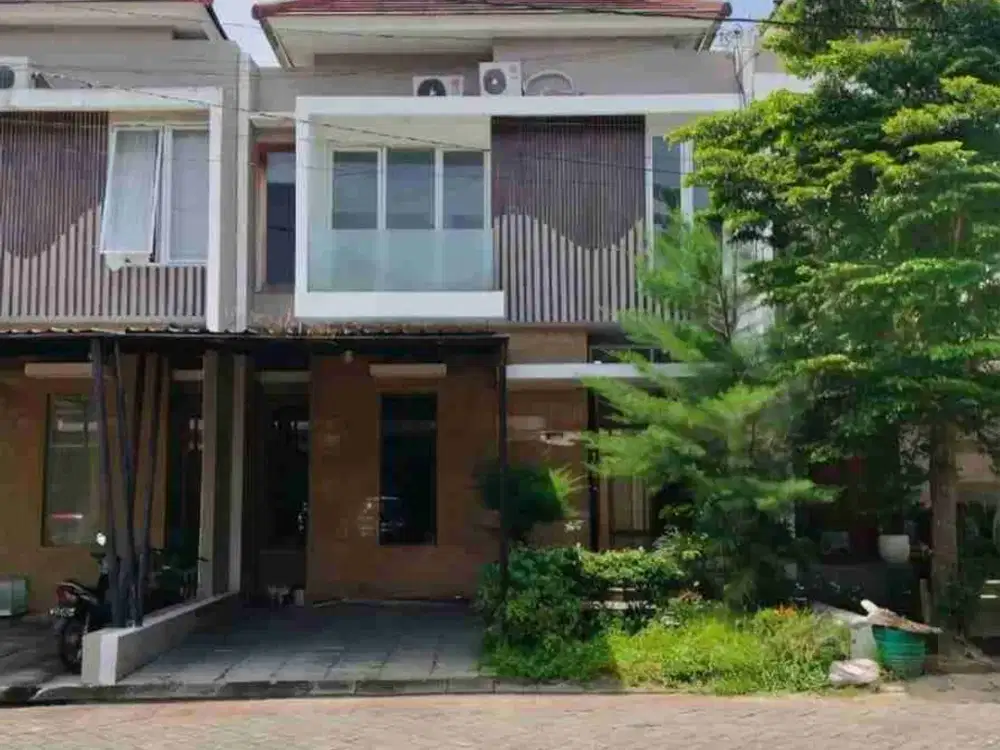 Di jual murah 2 lantai jalan lega sekali di Gentan