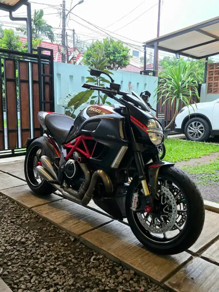 Diavel Red Carbon Istimewa