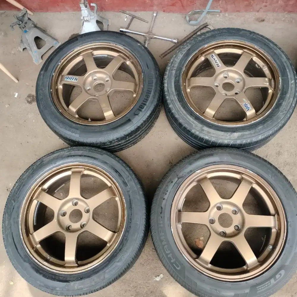 Velg te37 ring 17 pcd 5x114,3 ban 215/55 R17 Innova Camry dll