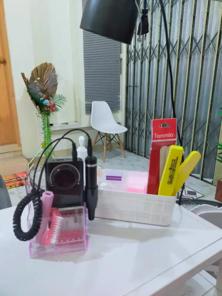 Take over barang salon eyelash dan nail art