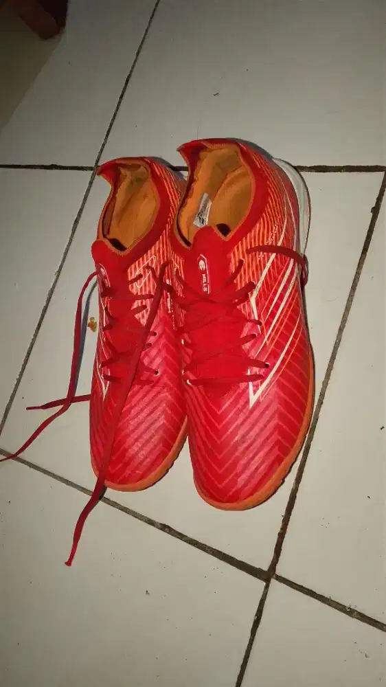 sepatu futsal mills xyclops Helios